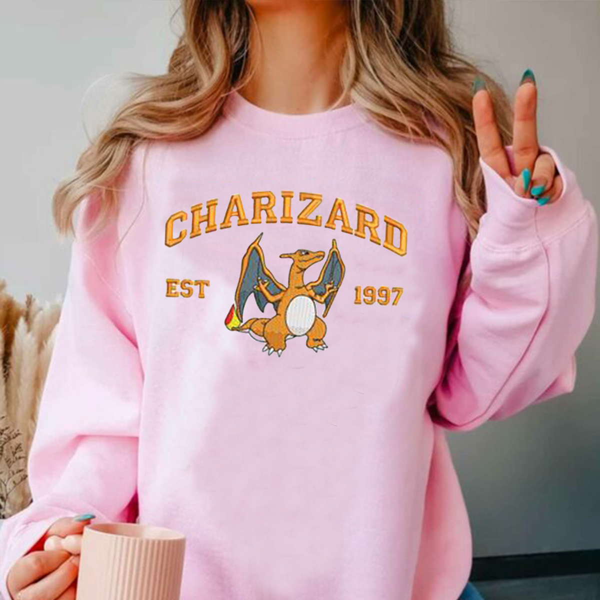 Charizard, bezauberndes Pokémon-T-Shirt mit Anime-Motiv, bestickt, Rundhalsausschnitt, Kapuzenpullover, trendig, vielseitig und ein aufmerksames Geschenk für Freunde, ICE-714