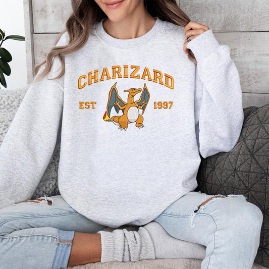 Charizard, bezauberndes Pokémon-T-Shirt mit Anime-Motiv, bestickt, Rundhalsausschnitt, Kapuzenpullover, trendig, vielseitig und ein aufmerksames Geschenk für Freunde, ICE-714