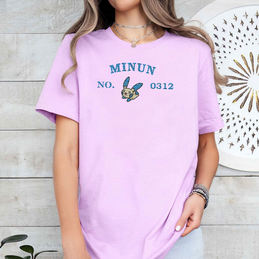 Magikarp, bezauberndes Pokémon-T-Shirt mit Anime-Motiv, bestickt, Rundhalsausschnitt, Kapuzenpullover, trendig, vielseitig und ein aufmerksames Geschenk für Freunde, ICE-898